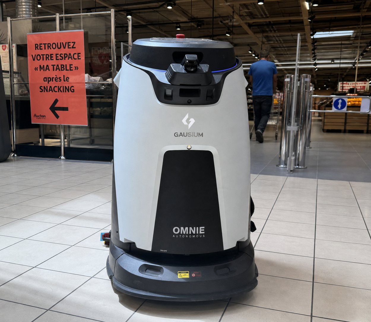 Omnie robots at an Auchan supermarket